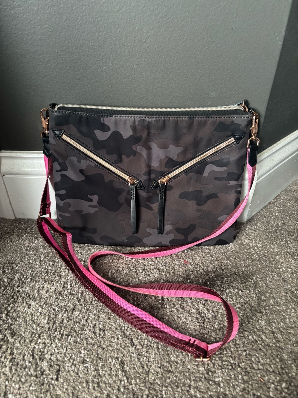 Stella & Dot Gray Camo Crossbody with Pink Strap